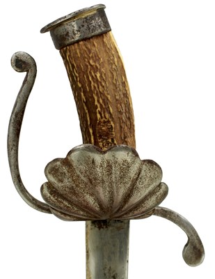 Lot 34 - AN EARLY 18TH CENTURY DUTCH NAVAL BOARDING CUTLASS