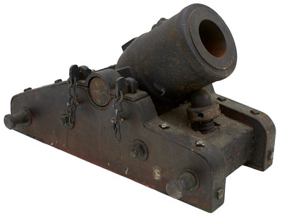 Lot 67 - A 19TH CENTURY CAST IRON COEHORN MORTAR