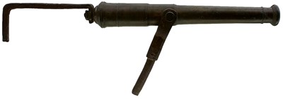 Lot 68 - A 19TH CENTURY BRONZE SWIVEL CANNON