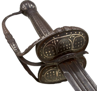 Lot 362 - A 17TH CENTURY ENGLISH CAVALRY OFFICER'S SILVER ENCRUSTED BACK SWORD