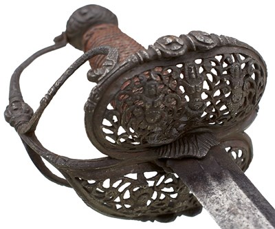 Lot 361 - AN ENGLISH CIVIL WAR PERIOD OFFICER'S RAPIER
