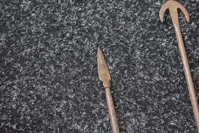 Lot 98 - A SET OF FIVE ASSORTED SIKH ALL STEEL ARROWS