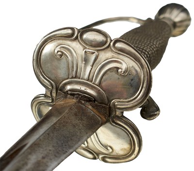Lot 312 - AN EARLY 18TH CENTURY SILVER HILTED SMALL SWORD