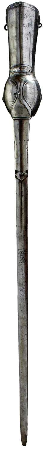 Lot 53 - AN 18TH CENTURY INDIAN PATA OR SWORD