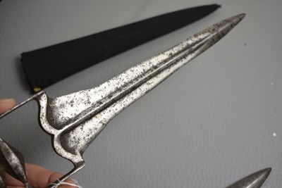 Lot 59 - A LATE 18TH CENTURY INDIAN KATAR OR DAGGER