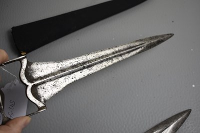 Lot 59 - A LATE 18TH CENTURY INDIAN KATAR OR DAGGER