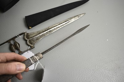 Lot 59 - A LATE 18TH CENTURY INDIAN KATAR OR DAGGER