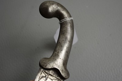 Lot 70 - A 19TH CENTURY INDIAN KHANJAR OR DAGGER