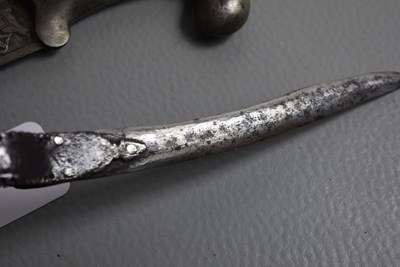 Lot 70 - A 19TH CENTURY INDIAN KHANJAR OR DAGGER