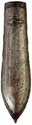 Lot 76 - AN 18TH CENTURY INDIAN BAZU BAND OR ARM DEFENCE
