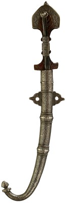 Lot 92 - A LATE 19TH OR EARLY 20TH CENTURY MOROCCAN KOUMMYA OR JAMBIYA