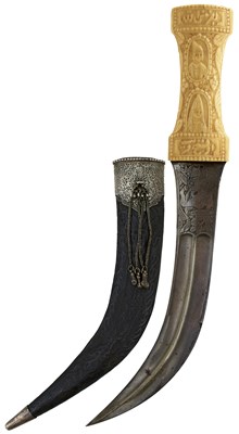 Lot 126 - A GOOD EARLY 19TH CENTURY INDO-PERSIAN KHANJAR