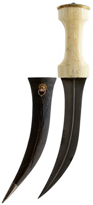Lot 124 - A VERY FINE LATE 18TH OR EARLY 19TH CENTURY INDO-PERSIAN KHANJAR