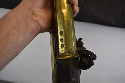 Lot 186 - A LATE 17TH CENTURY BRASS BARRELLED FLINTLOCK BLUNDERBUSS BY JOHN HOSEY