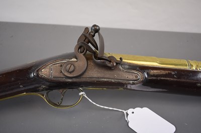 Lot 186 - A LATE 17TH CENTURY BRASS BARRELLED FLINTLOCK BLUNDERBUSS BY JOHN HOSEY
