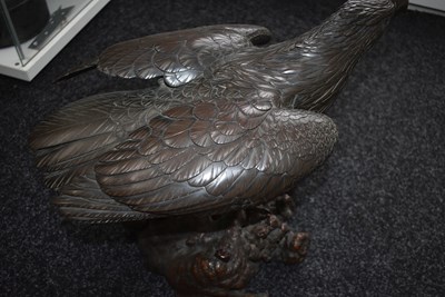Lot 48 - AN IMPRESSIVE JAPANESE MEIJI PERIOD BRONZE EAGLE