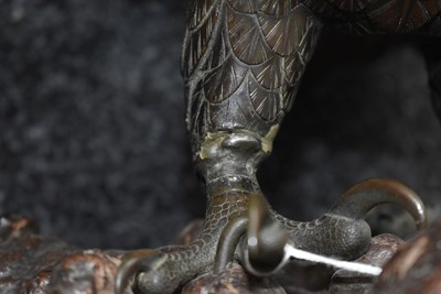 Lot 48 - AN IMPRESSIVE JAPANESE MEIJI PERIOD BRONZE EAGLE