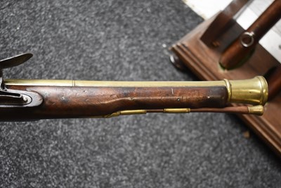 Lot 688 - A FLINTLOCK BLUNDERBUSS BY HALL OF LONDON