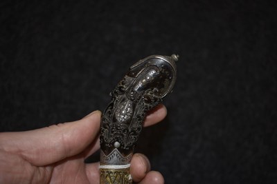 Lot 95 - AN 18TH CENTURY SINHALESE PIHA KAETTA OR DAGGER