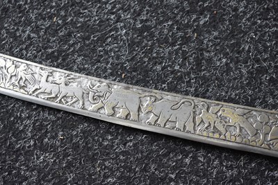 Lot 44 - A LATE 18TH OR EARLY 19TH CENTURY DECCAN INDIAN MAHARATHAN TROPHY SHAMSHIR SHIKARGAR OR SWORD