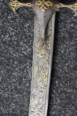 Lot 44 - A LATE 18TH OR EARLY 19TH CENTURY DECCAN INDIAN MAHARATHAN TROPHY SHAMSHIR SHIKARGAR OR SWORD