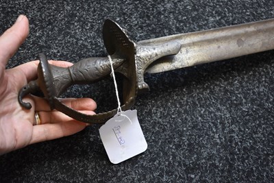 Lot 48 - AN 18TH CENTURY SOUTHERN INDIAN OR DECCAN SWORD