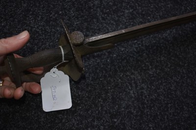 Lot 48 - AN 18TH CENTURY SOUTHERN INDIAN OR DECCAN SWORD