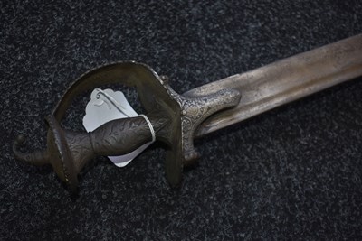 Lot 48 - AN 18TH CENTURY SOUTHERN INDIAN OR DECCAN SWORD
