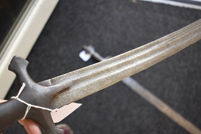 Lot 49 - AN INDO-PERSIAN SWORD