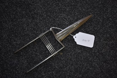 Lot 57 - A 19TH CENTURY INDIAN KATAR OR DAGGER