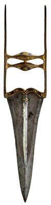 Lot 56 - A LATE 18TH OR EARLY 19TH CENTURY KATAR OR DAGGER FOR A BOY