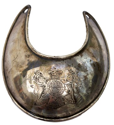 Lot 460 - A GEORGIAN UNIVERSAL PATTERN IRISH (?) MILITIA GORGET