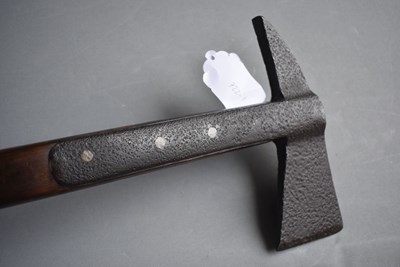 Lot 574 - GREAT BRITAIN - A LARGE 19TH CENTURY NAVAL BOARDING OR RIGGING AXE