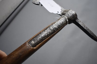 Lot 189 - UNITED STATES OF AMERICA - A TYPE III NAVAL BOARDING AXE