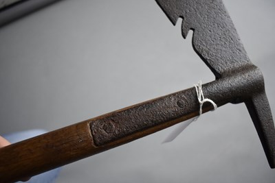 Lot 190 - UNITED STATES OF AMERICA - A TYPE II NAVAL BOARDING AXE