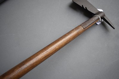 Lot 190 - UNITED STATES OF AMERICA - A TYPE II NAVAL BOARDING AXE