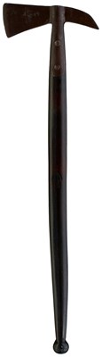 Lot 193 - GREAT BRITAIN - AN EARLY 19TH CENTURY BOARDING AXE OR TOMAHAWK