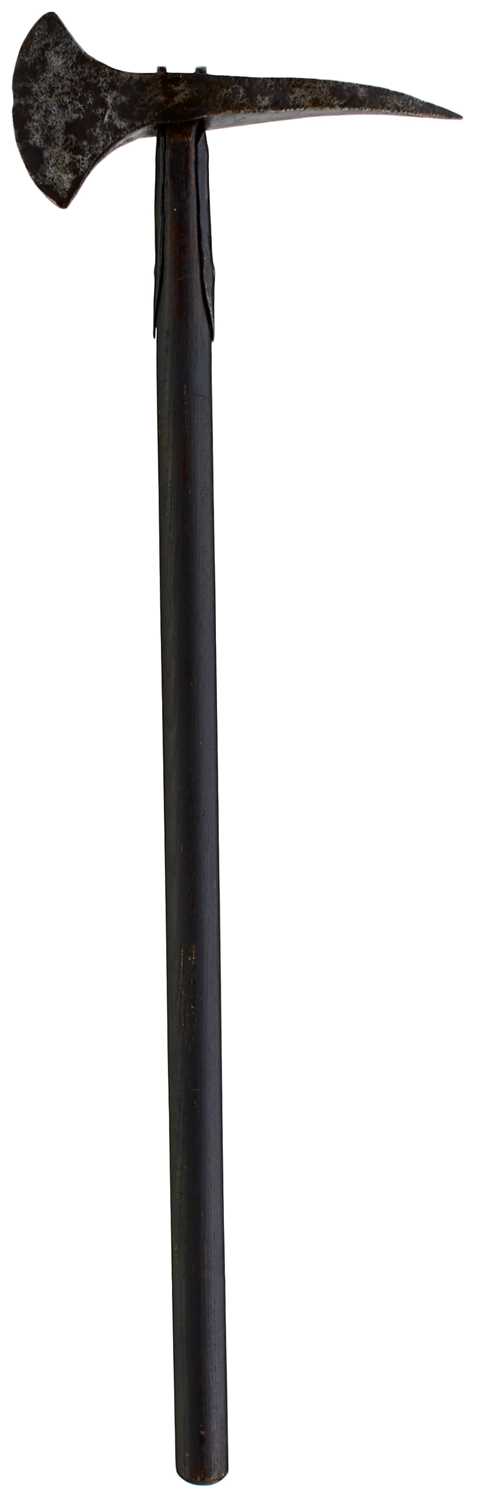 Lot 194 - SCANDINAVIA - A LATE 18TH OR EARLY 19TH CENTURY NAVAL BOARDING AXE
