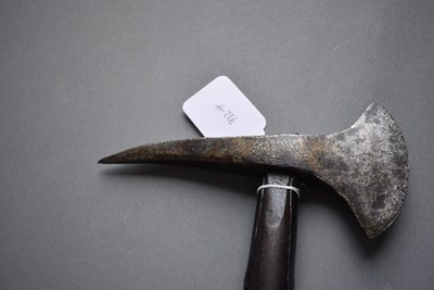 Lot 194 - SCANDINAVIA - A LATE 18TH OR EARLY 19TH CENTURY NAVAL BOARDING AXE