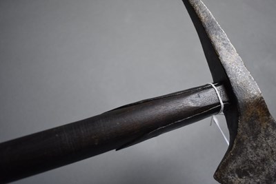 Lot 194 - SCANDINAVIA - A LATE 18TH OR EARLY 19TH CENTURY NAVAL BOARDING AXE
