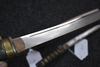Lot 32 - TWO TANTO
