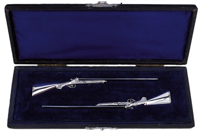 Lot 861 - A CASED BRACE OF HALLMARKED SILVER NOVELTY SPORTING GUNS