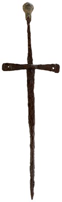 Lot 641 - A LATE 14TH CENTURY GERMAN KNIGHTLY DAGGER IN EXCAVATED CONDITION