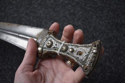 Lot 110 - A 19TH CENTURY TURKISH OTTOMAN KARD OR DAGGER