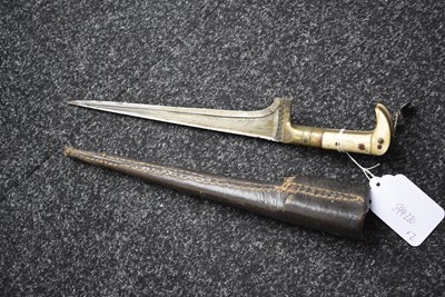 Lot 111 - A 19TH CENTURY PESH-KABZ OR DAGGER