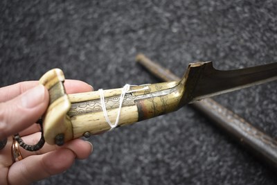 Lot 111 - A 19TH CENTURY PESH-KABZ OR DAGGER