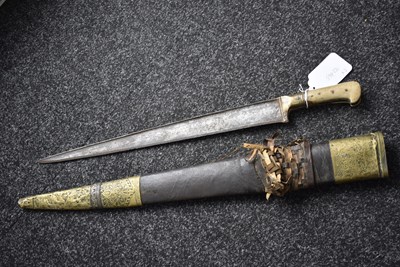 Lot 111 - A 19TH CENTURY PESH-KABZ OR DAGGER
