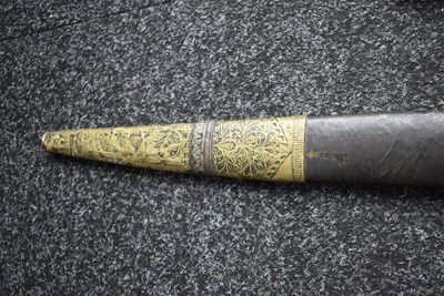 Lot 111 - A 19TH CENTURY PESH-KABZ OR DAGGER