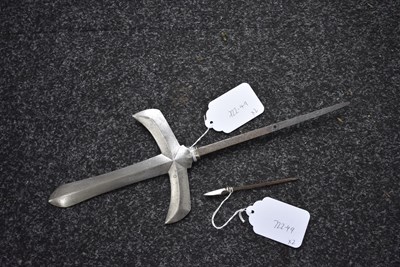 Lot 39 - A JAPANESE GYUKAKU JUMONJI YARI HEAD