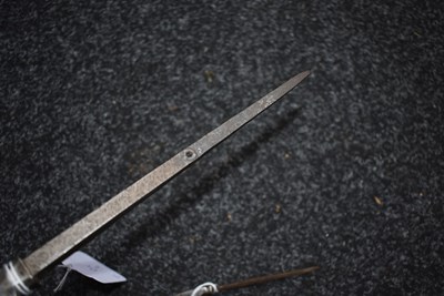 Lot 39 - A JAPANESE GYUKAKU JUMONJI YARI HEAD